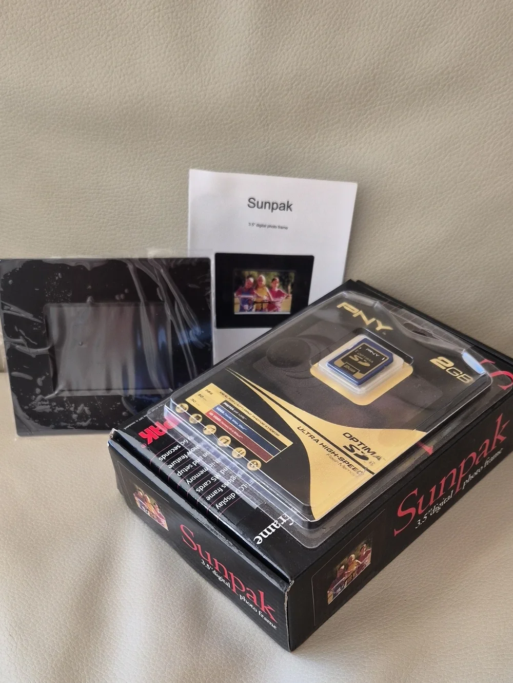 Sunpak Digital Photo Frame with Black Finish